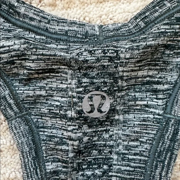 Like New Lululemon Run: Swiftly Tech Racerback Space Dye Heathered Green Size 6 - Picture 10 of 14